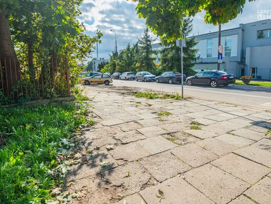 Zły stan chodnika przy ul. Chałubińskiego (zdjęcia)