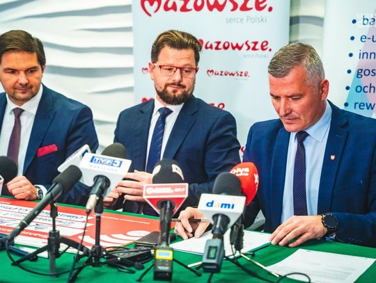 Podpisanie umowy na termomodernizację Elektronika (zdjęcia)