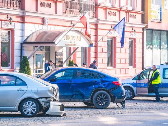 Zniszczone auta przy ul. Słowackiego (zdjęcia)