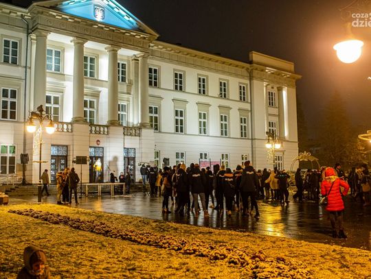 Rozświetlamy Radom! Rozbłysła świąteczna iluminacja (zdjęcia)