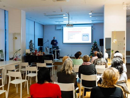 Akcja ''Seniorze, bądź bezpieczny na drodze'' w Centrum Aktywności Seniorów (zdjęcia) Akcja ''Seniorze, bądź bezpieczny na drodze'' w Centrum Aktywności Seniorów (zdjęcia)