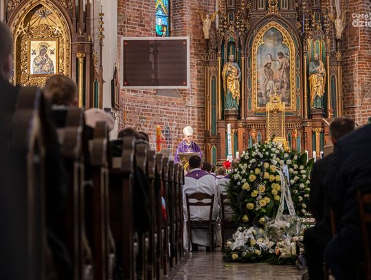 Ostatnie pożegnanie dk. Karola Dobrasiewicza (zdjęcia) Ostatnie pożegnanie dk. Karola Dobrasiewicza (zdjęcia)