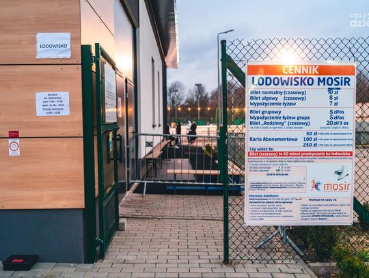 Lodowisko przy ul. Bulwarowej otwarte (zdjęcia)