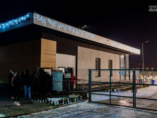 Lodowisko przy ul. Bulwarowej cieszy się popularnością (zdjęcia)