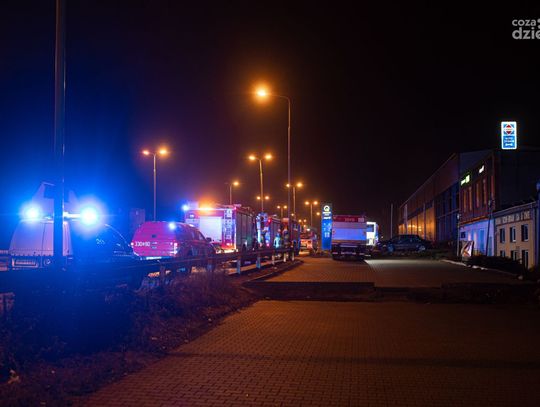 Pożar hali przy ul. Młodzianowskiej (zdjęcia) Pożar hali przy ul. Młodzianowskiej (zdjęcia)