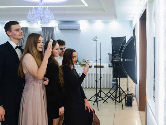 Studniówki 2022: Katolickie Liceum Ogólnokształcące św. Filipa Neri (zdjęcia)