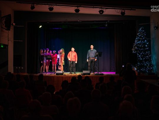 Koncert grupy wokalnej DECYMY "Magia Świąt" (zdjęcia)