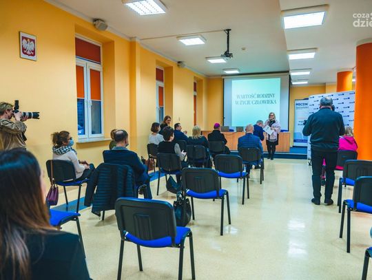 Konferencja promującą kurs kwalifikacyjny w zakresie wychowania do życia w rodzinie (zdjęcia)