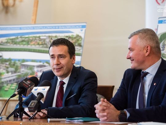 Podpisanie umowy w spawie zagospodarowaniu terenów nadpilicznych w Białobrzegach (zdjęcia) 
