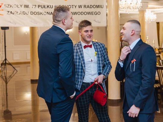 Studniówki 2022: ZDZ im. 72 Pułku Piechoty (zdjęcia)