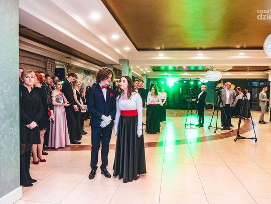 Studniówki 2022: III Liceum Ogólnokształcące im. płk. Dionizego Czachowskiego (zdjęcia)