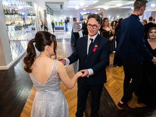 Studniówki 2022: Zespół Szkół nr 1 im. Jana Pawła II w Przysusze (zdjęcia) Studniówki 2022: Zespół Szkół nr 1 im. Jana Pawła II w Przysusze (zdjęcia)