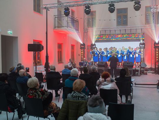 30. Finał WOŚP. Koncert chóru Jedynka w Kamienicy Deskurów (zdjęcia)