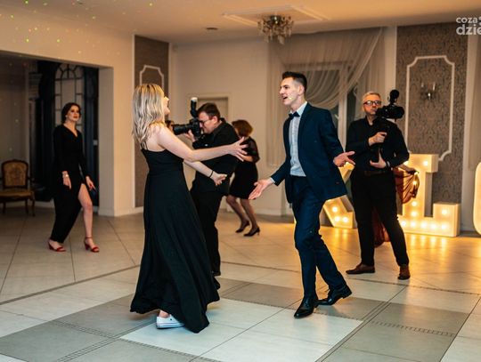 Studniówki 2022: X Liceum Ogólnokształcące im. Stanisława Konarskiego w Radomiu (zdjęcia) Studniówki 2022: X Liceum Ogólnokształcące im. Stanisława Konarskiego w Radomiu (zdjęcia)