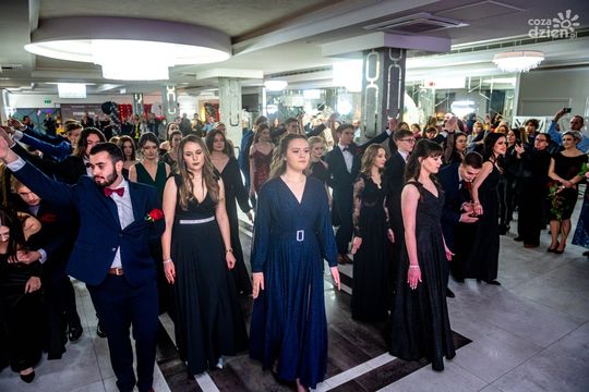 Studniówka w LO. im. Jana Kochanowskiego w Zwoleniu Studniówka w LO. im. Jana Kochanowskiego w Zwoleniu