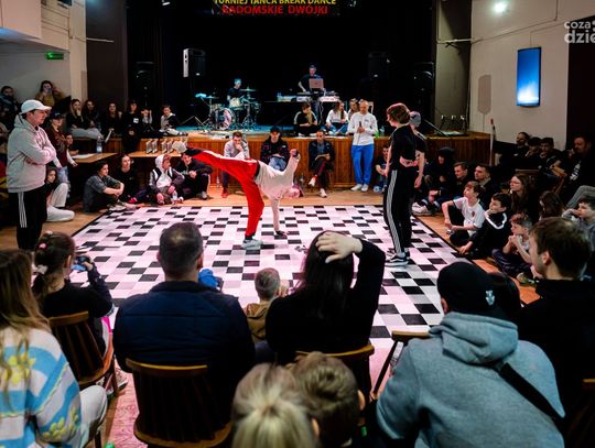 Turniej tańca break dance "Radomskie Dwójki" w DK Idalin (zdjęcia)