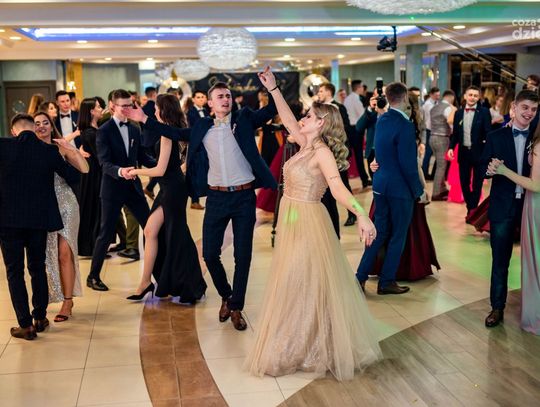 Studniówki 2022: Zespół Szkół Elektronicznych im. Bohaterów Westerplatte w Radomiu