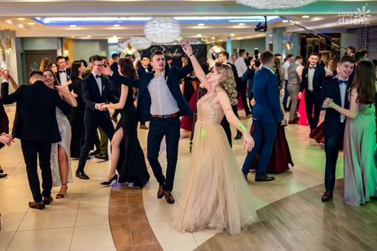 Studniówki 2022: Zespół Szkół Elektronicznych im. Bohaterów Westerplatte w Radomiu