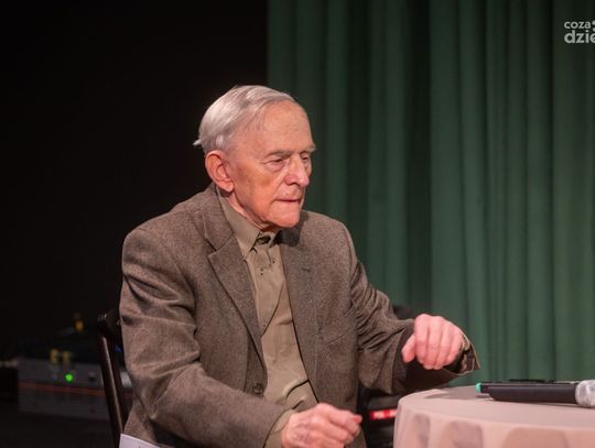 Kaziki 2022 : Promocja ks. Michała Krawczyka i Wojciecha Stana "Skarby sztuki sakralnej Diecezji Radomskiej" (zdjęcia) Kaziki 2022 : Promocja ks. Michała Krawczyka i Wojciecha Stana "Skarby sztuki sakralnej Diecezji Radomskiej" (zdjęcia)