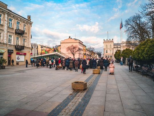 Publiczny różaniec w intencji Ukrainy (zdjęcia) Publiczny różaniec w intencji Ukrainy (zdjęcia)