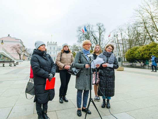 "Radomska Lewica na Dzień Kobiet (zdjęcia)" "Radomska Lewica na Dzień Kobiet (zdjęcia)"