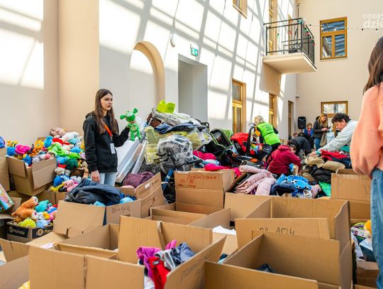 Trwa zbiórka dla Ukrainy w kamienicy Deskurów (zdjęcia)
