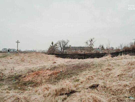 Wypalanie traw na Piotrówce (zdjęcia) Wypalanie traw na Piotrówce (zdjęcia)