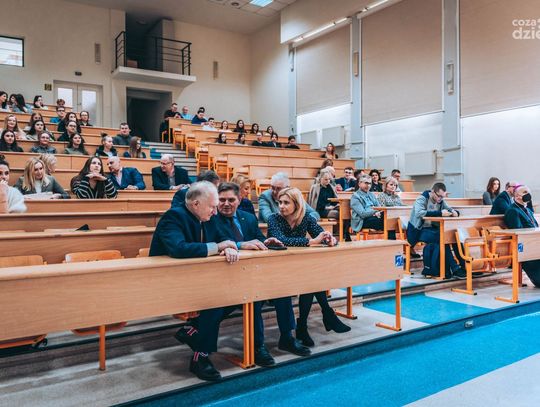 Promocja monografii ks. dr Grzegorza Zielińskiego pt.: Prawa człowieka w czasach pandemii COVID 19 (zdjęcia)