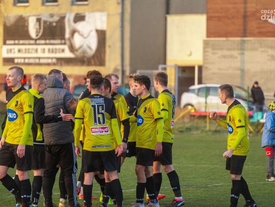 Młodzik Radom - Polonia Iłża (zdjęcia)