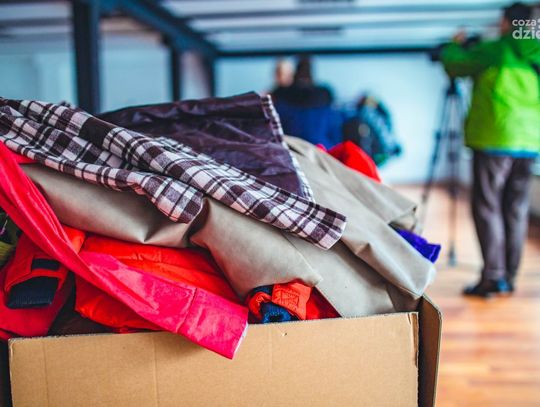 Otwarcie Freeshop - punkt z darmową odzieżą (zdjęcia)