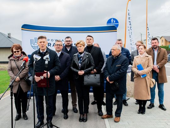 Otwarcie odcinka drogi powiatowej Kiedrzyn - Małęczyn (zdjęcia)