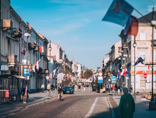Flagi w centrum miasta (zdjęcia)
