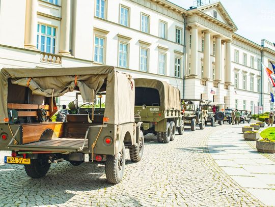 Pokaz starych aut wojskowych (zdjęcia) Pokaz starych aut wojskowych (zdjęcia)