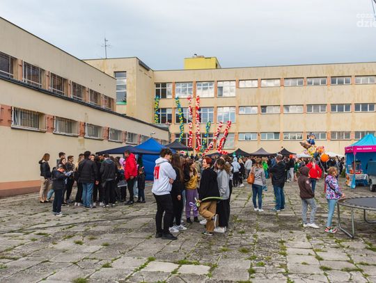 Ramię w ramię z Ukrainą - festyn w PSP nr 9 (zdjęcia) Ramię w ramię z Ukrainą - festyn w PSP nr 9 (zdjęcia)