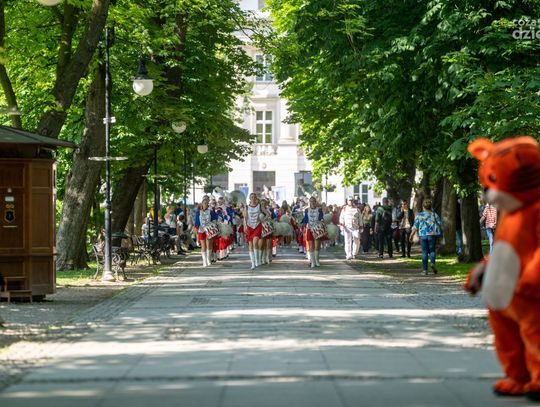 Przemarsz Grandioso z okazji Dnia Dziecka (zdjęcia)