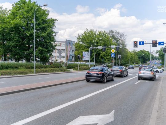 "Pytia" na budynku Wydziału Transportu, Elektrotechniki i Informatyki UTH. Trzeci mural (zdjęcia)