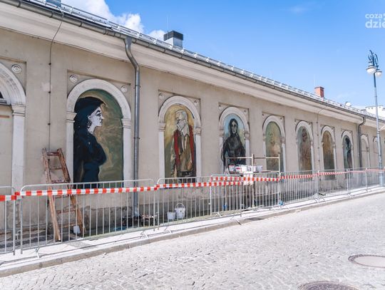 Prace Rafała Roskowińskiego na gmachu Resursy (zdjęcia)