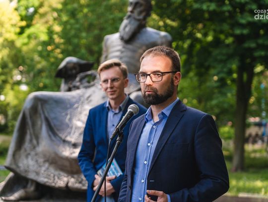 Rozstrzygnięcie konkursu na haiku i spotkanie z Mariuszem Szczygłem (zdjęcia) Rozstrzygnięcie konkursu na haiku i spotkanie z Mariuszem Szczygłem (zdjęcia)