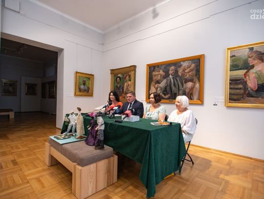 Wystawa "Lakowo -lekturowo. Nie tylko dla moli (książkowych)" - konferecja (zdjęcia)