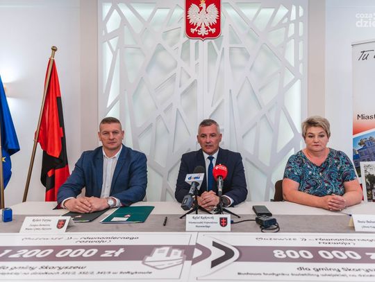 Umowy na świetlice wiejskie w Odechowcu i Sołtykowie (zdjęcia)