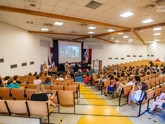 Młodzież z Ukrainy w murach UTH (zdjęcia) Młodzież z Ukrainy w murach UTH (zdjęcia)