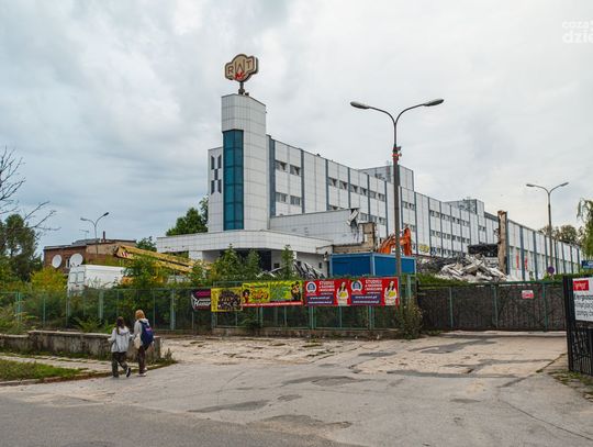 Rozpoczęto wyburzanie RWT (zdjęcia)