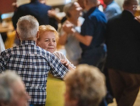 Wieczorek taneczny w Klubie Seniora DK Idalin (zdjęcia)