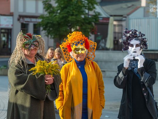 Maska Rada? Maska Rada! - akcja stowarzyszenia Miejska Partyzantka Geriatryczna (zdjęcia)