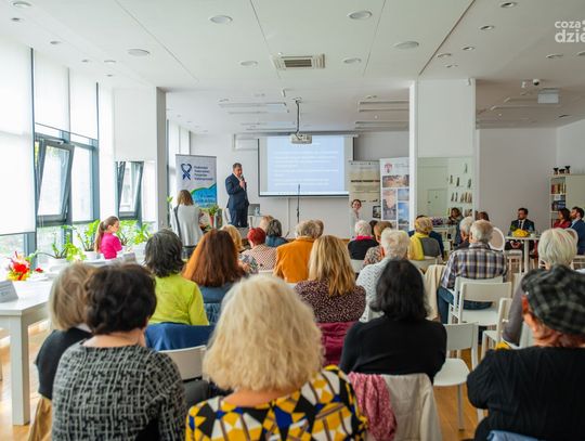 "Blokujemy raka" - spotkanie profilaktyczno-edukacyjne w Centrum Aktywności Seniorów (zdjęcia)