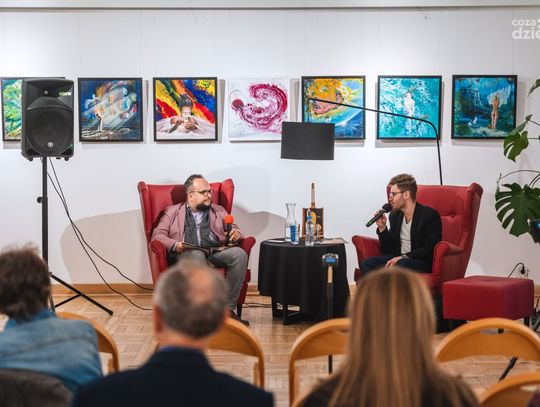 Spotkanie autorskie z Maciejem Bujanowiczem (zdjęcia) Spotkanie autorskie z Maciejem Bujanowiczem (zdjęcia)