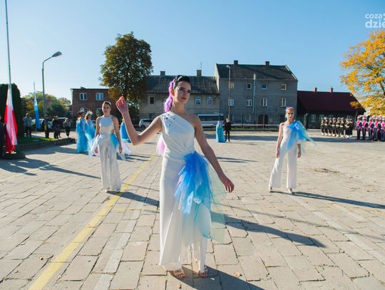 Uroczystość nadania sztandaru im.72 Pułku Piechoty w ZDZ (zdjęcia) Uroczystość nadania sztandaru im.72 Pułku Piechoty w ZDZ (zdjęcia)