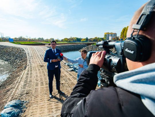 Czy grozi nam zatrzymanie środków z Unii Europejskiej? Konferencja posła Konrada Frysztaka (zdjęcia)