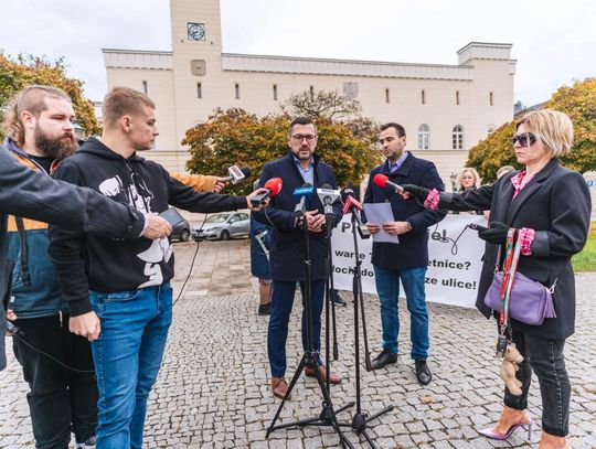 Konferencja radnych PiS oraz mieszkańców ulic Zgodnej i Piwnej (zdjęcia) Konferencja radnych PiS oraz mieszkańców ulic Zgodnej i Piwnej (zdjęcia)