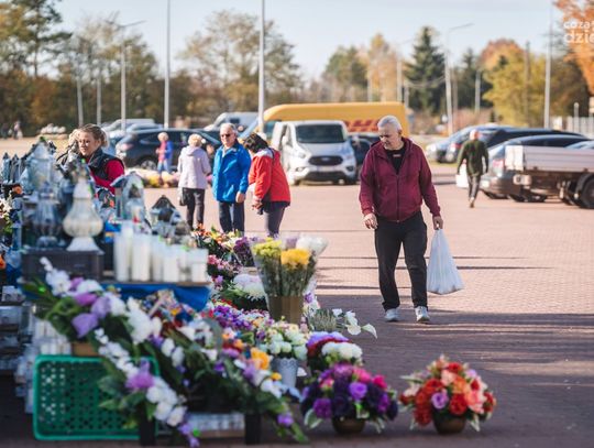 Przygotowania na dzień Wszystkich Świętych (zdjęcia) Przygotowania na dzień Wszystkich Świętych (zdjęcia)